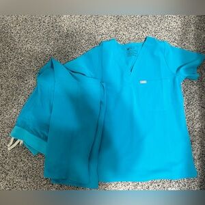 Fig’s Caribbean blue scrub set